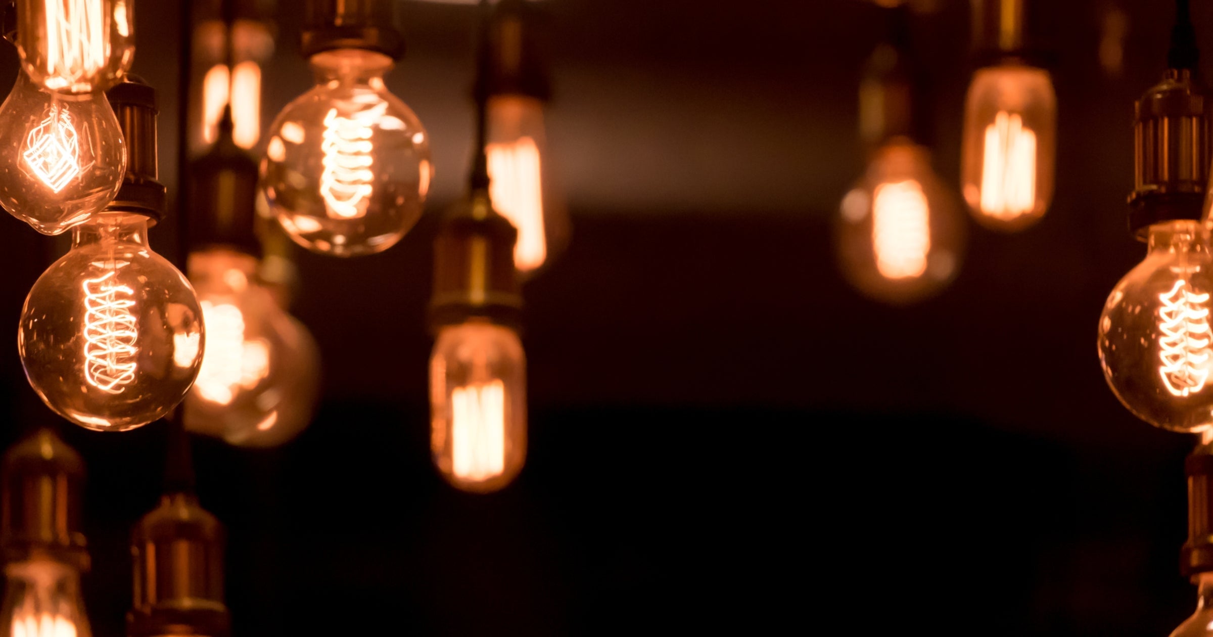 Why Quartz, Acrylic & Motion: The Materials Behind Modern Lumara Lamps